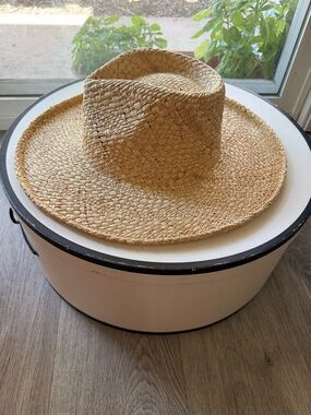 lack of color breeze fedora tan straw raffia wide brim summer sun hat medium NEW